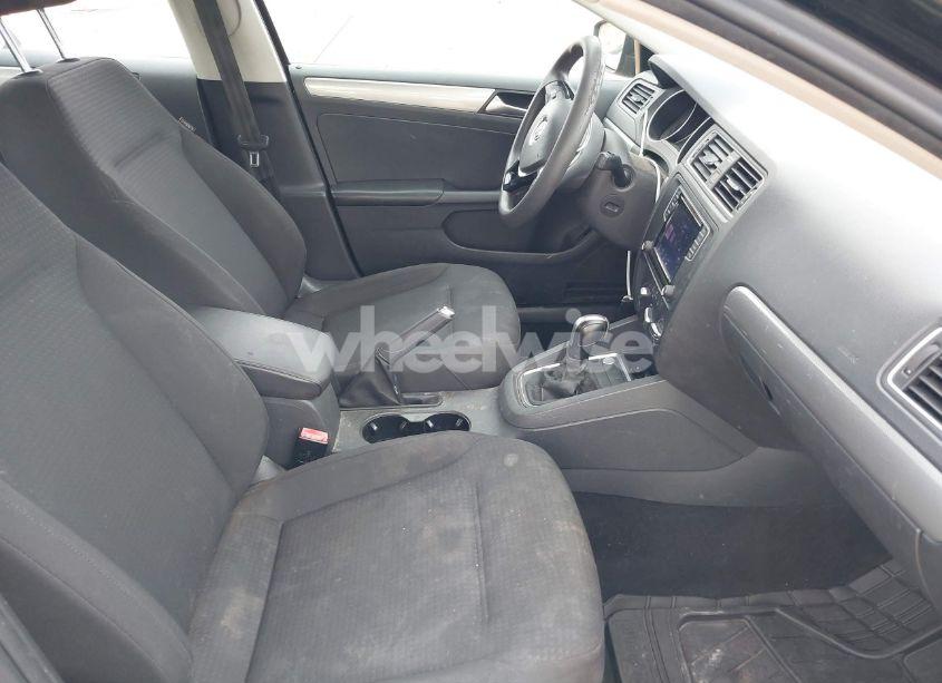 Photo 5 of 2016 Volkswagen Jetta 1.4T SE (VIN 3VWD67AJ1GM261996)