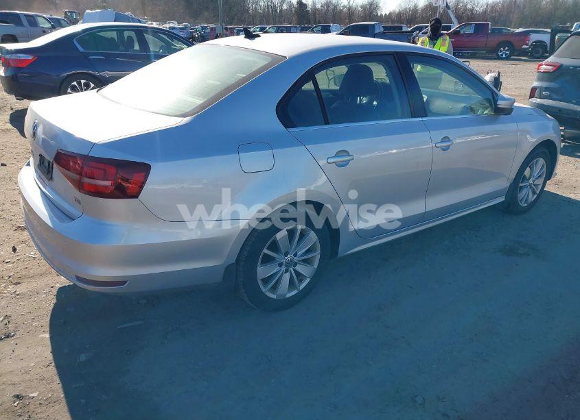 Photo 4 of 2016 Volkswagen Jetta 1.4T SE (VIN 3VWD67AJ1GM311215)