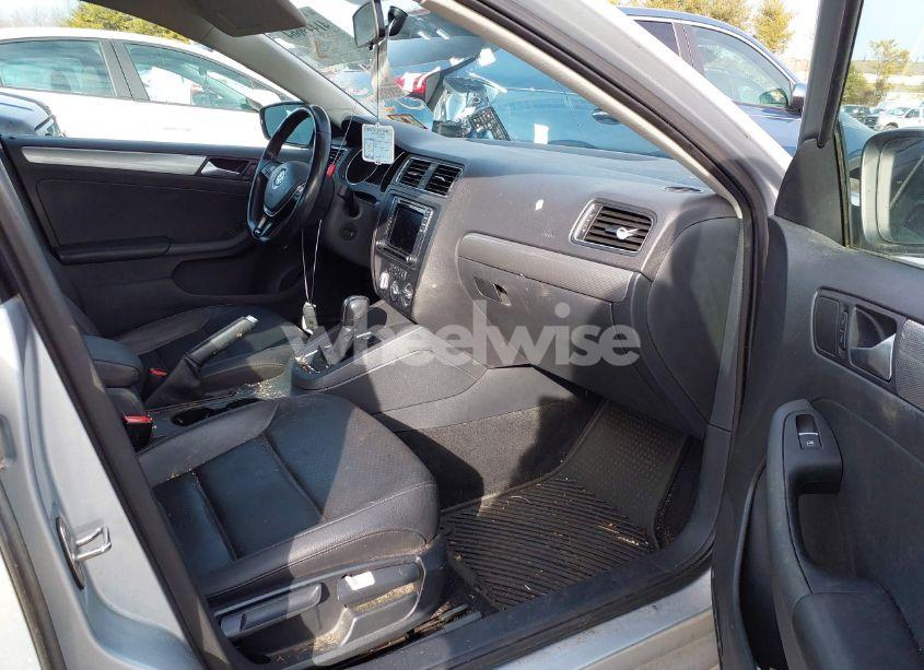 Photo 5 of 2016 Volkswagen Jetta 1.4T SE (VIN 3VWD67AJ1GM311215)