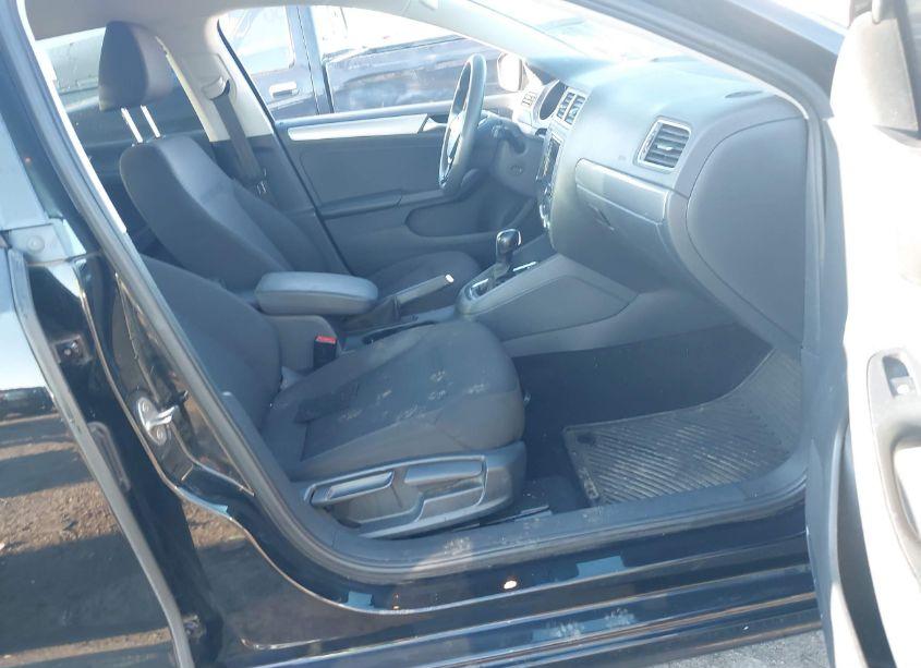 Photo 5 of 2016 Volkswagen Jetta 1.4T SE (VIN 3VWD67AJ1GM365047)