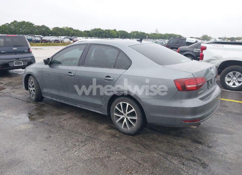 Photo 3 of 2016 Volkswagen Jetta 1.4T SE (VIN 3VWD67AJ2GM315418)