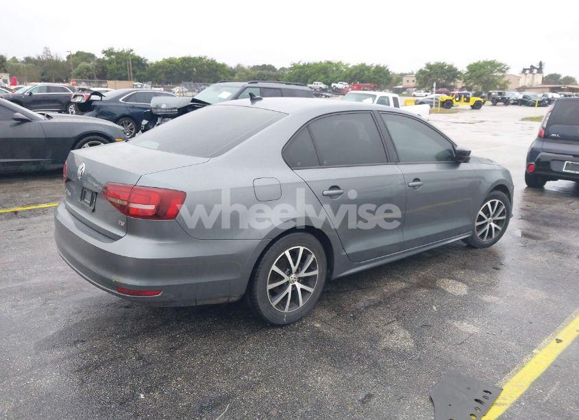 Photo 4 of 2016 Volkswagen Jetta 1.4T SE (VIN 3VWD67AJ2GM315418)