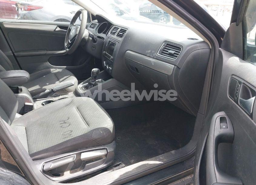 Photo 5 of 2016 Volkswagen Jetta 1.4T SE (VIN 3VWD67AJ3GM258243)