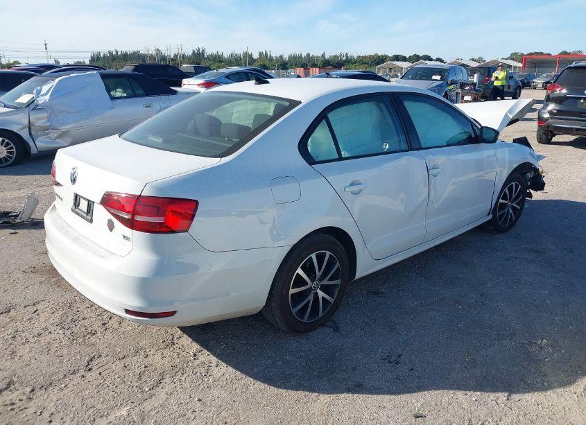 Photo 4 of 2016 Volkswagen Jetta 1.4T SE (VIN 3VWD67AJ3GM276032)