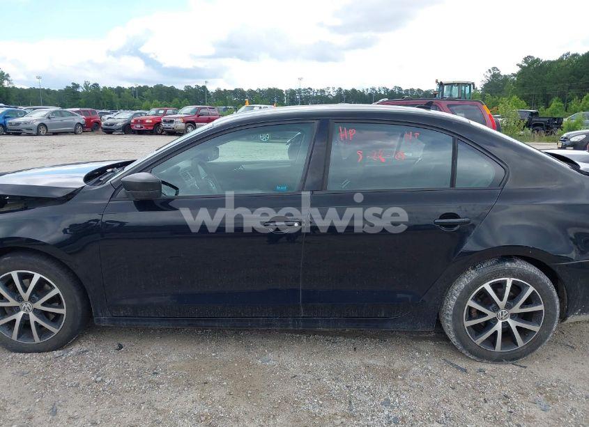 Photo 14 of 2016 Volkswagen Jetta SE (VIN 3VWD67AJ4GM259739)