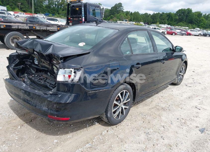 Photo 4 of 2016 Volkswagen Jetta SE (VIN 3VWD67AJ4GM259739)