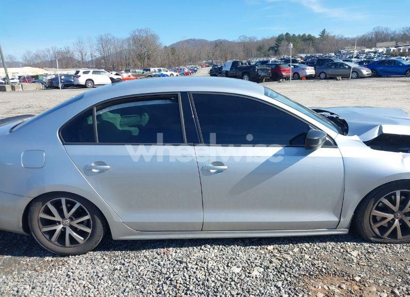 Photo 13 of 2016 Volkswagen Jetta 1.4T SE (VIN 3VWD67AJ4GM319955)