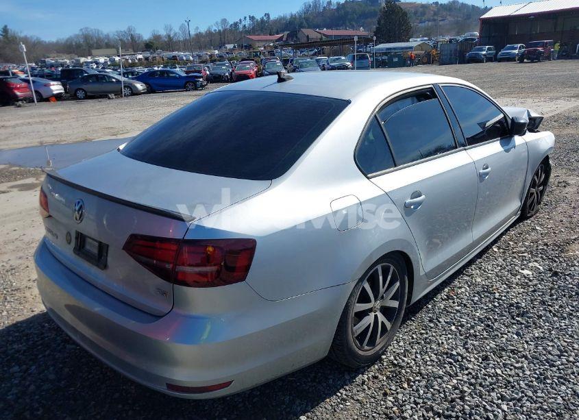 Photo 4 of 2016 Volkswagen Jetta 1.4T SE (VIN 3VWD67AJ4GM319955)