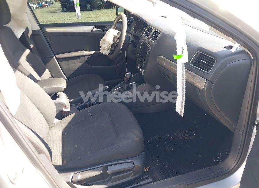 Photo 5 of 2016 Volkswagen Jetta 1.4T SE (VIN 3VWD67AJ4GM319955)