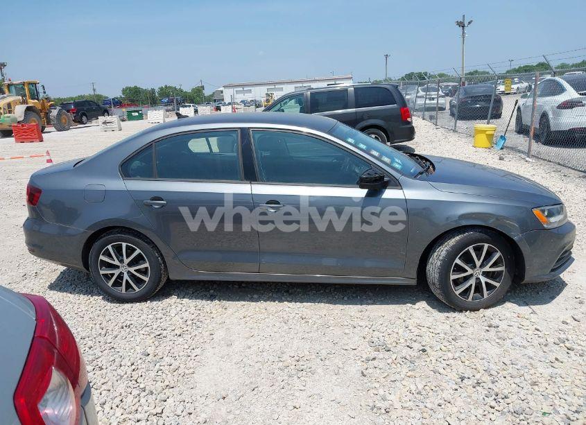 Photo 13 of 2016 Volkswagen Jetta 1.4T SE (VIN 3VWD67AJ4GM389987)