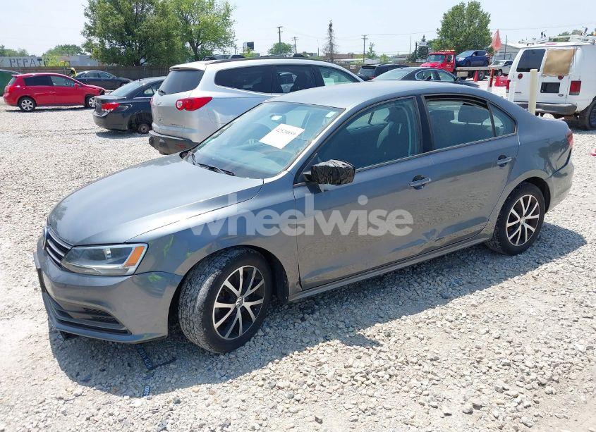 Photo 2 of 2016 Volkswagen Jetta 1.4T SE (VIN 3VWD67AJ4GM389987)
