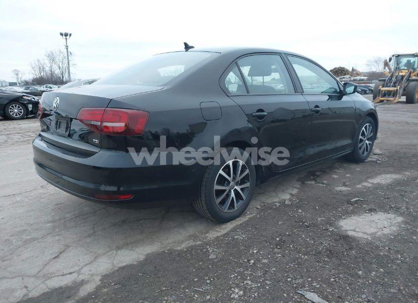 Photo 4 of 2016 Volkswagen Jetta 1.4T SE (VIN 3VWD67AJ4GM403919)