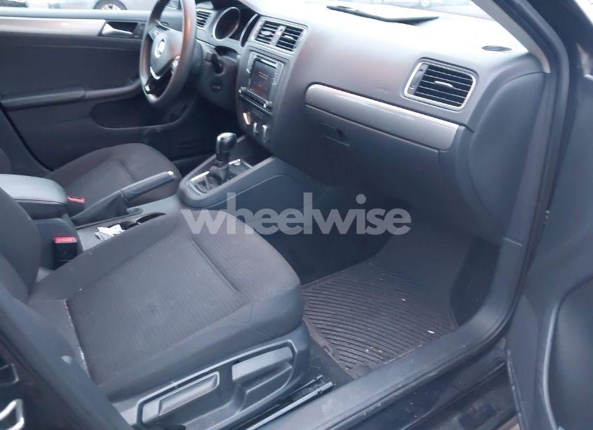 Photo 5 of 2016 Volkswagen Jetta 1.4T SE (VIN 3VWD67AJ4GM403919)