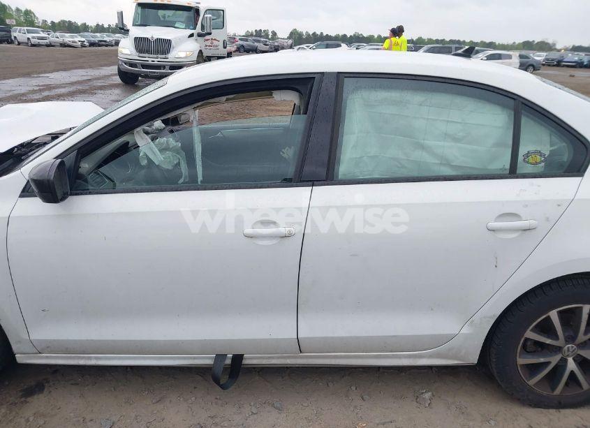 Photo 14 of 2016 Volkswagen Jetta 1.4T SE (VIN 3VWD67AJ5GM221145)