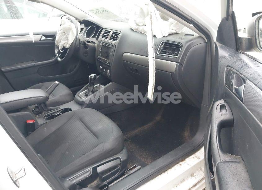 Photo 5 of 2016 Volkswagen Jetta 1.4T SE (VIN 3VWD67AJ5GM221145)