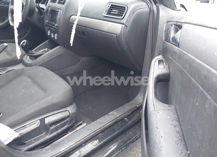 Photo 5 of 2016 Volkswagen Jetta 1.4T SE (VIN 3VWD67AJ5GM255201)