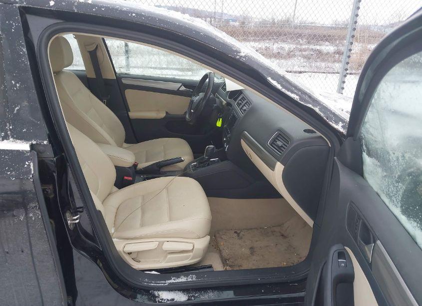 Photo 5 of 2016 Volkswagen Jetta 1.4T SE (VIN 3VWD67AJ5GM318345)