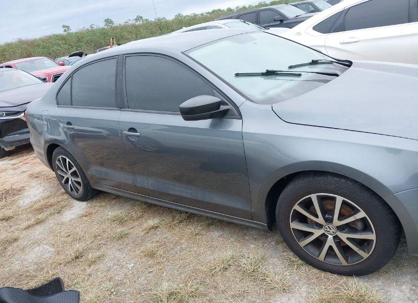 Photo 13 of 2016 Volkswagen Jetta 1.4T SE (VIN 3VWD67AJ5GM347795)