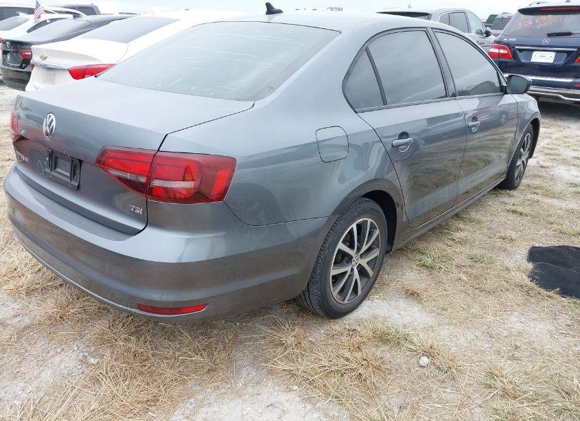 Photo 4 of 2016 Volkswagen Jetta 1.4T SE (VIN 3VWD67AJ5GM347795)