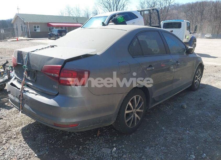 Photo 4 of 2016 Volkswagen Jetta 1.4T SE (VIN 3VWD67AJ5GM396639)