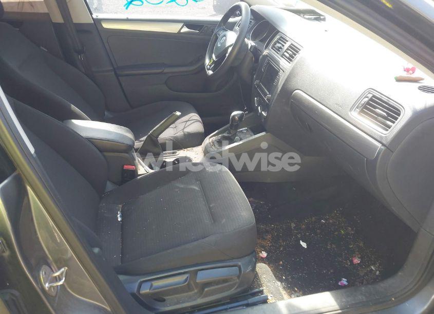 Photo 5 of 2016 Volkswagen Jetta 1.4T SE (VIN 3VWD67AJ5GM396639)