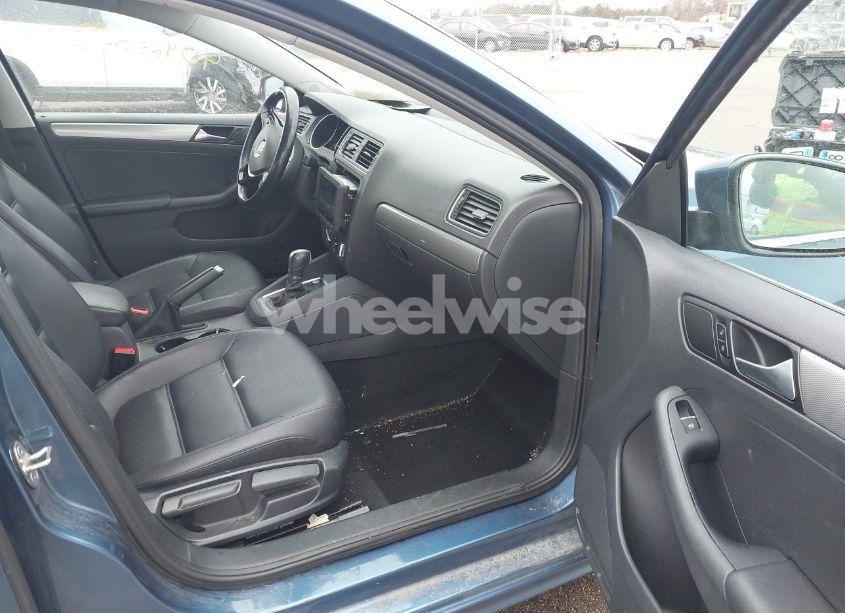 Photo 5 of 2016 Volkswagen Jetta 1.4T SE (VIN 3VWD67AJ5GM415187)