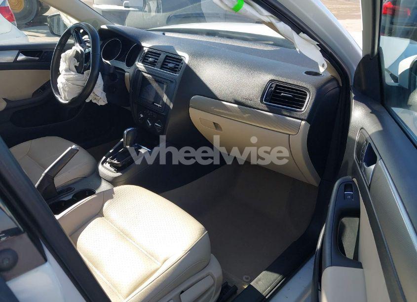 Photo 5 of 2016 Volkswagen Jetta 1.4T SE (VIN 3VWD67AJ6GM248600)