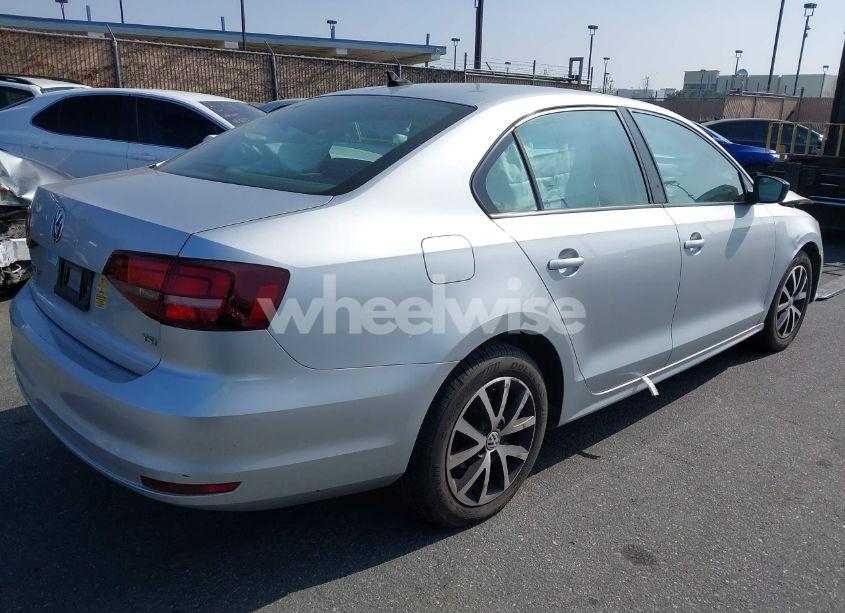 Photo 4 of 2016 Volkswagen Jetta 1.4T SE (VIN 3VWD67AJ7GM225715)
