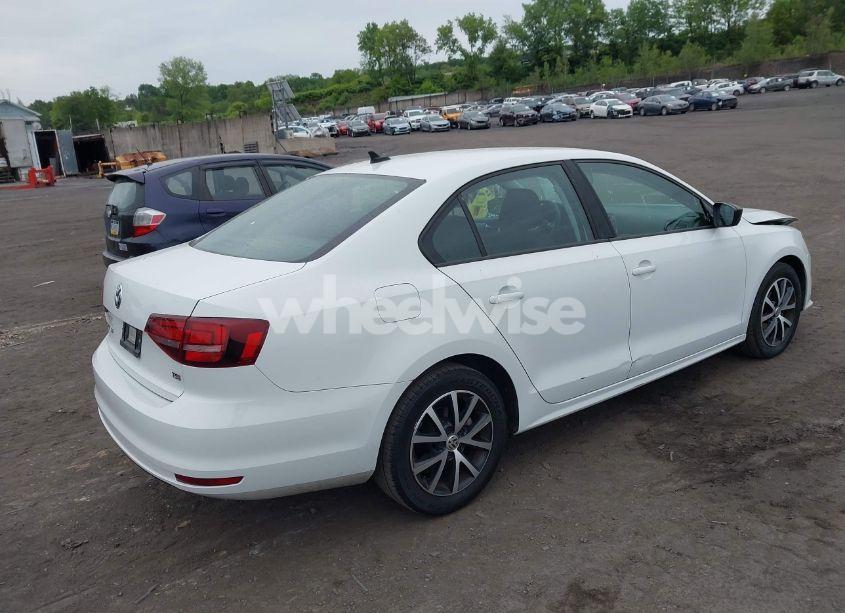 Photo 4 of 2016 Volkswagen Jetta 1.4T SE (VIN 3VWD67AJ7GM269665)