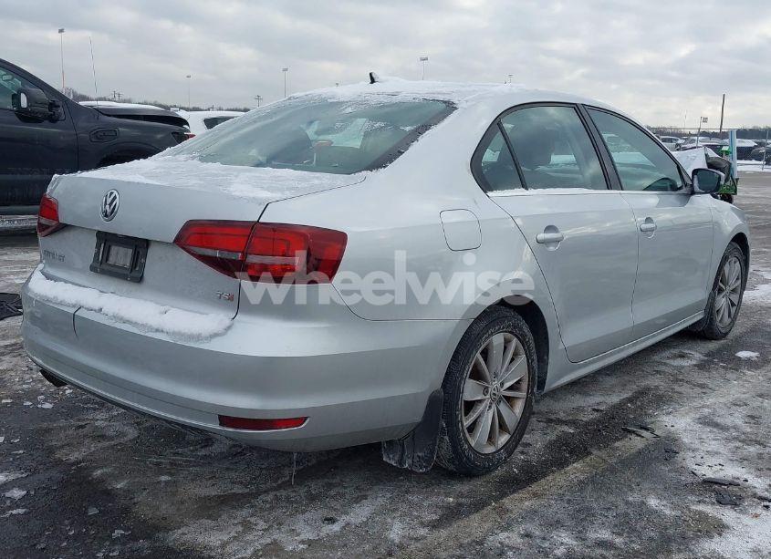 Photo 4 of 2016 Volkswagen Jetta 1.4T SE (VIN 3VWD67AJ7GM312272)