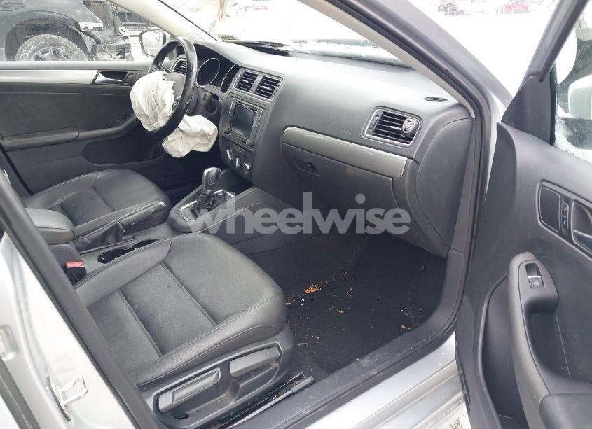 Photo 5 of 2016 Volkswagen Jetta 1.4T SE (VIN 3VWD67AJ7GM312272)