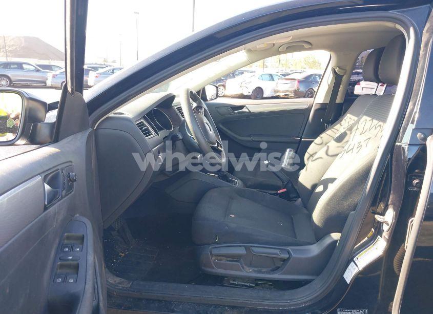 Photo 5 of 2016 Volkswagen Jetta 1.4T SE (VIN 3VWD67AJ7GM409746)