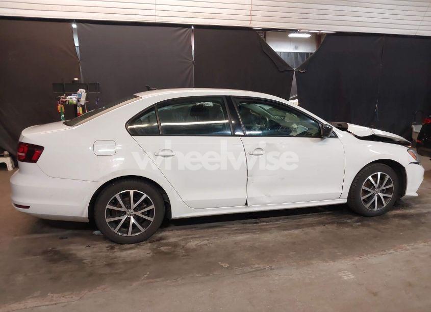 Photo 13 of 2016 Volkswagen Jetta 1.4T SE (VIN 3VWD67AJ7GM417524)
