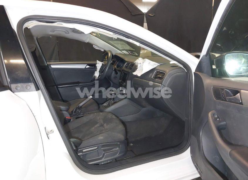 Photo 5 of 2016 Volkswagen Jetta 1.4T SE (VIN 3VWD67AJ7GM417524)