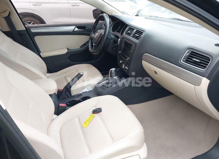 Photo 5 of 2016 Volkswagen Jetta 1.4T SE (VIN 3VWD67AJ8GM385358)