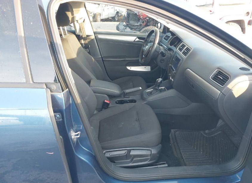 Photo 5 of 2016 Volkswagen Jetta 1.4T SE (VIN 3VWD67AJ9GM238174)