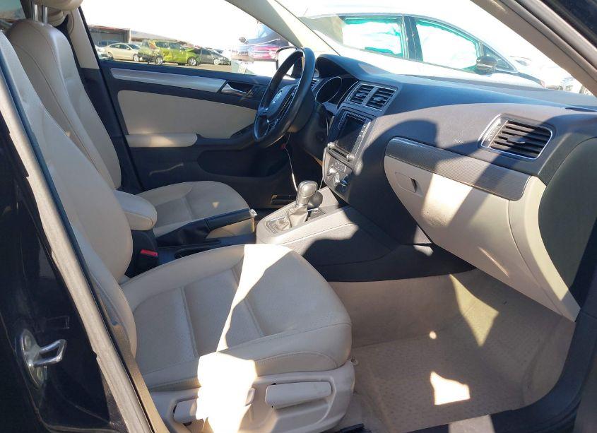 Photo 5 of 2016 Volkswagen Jetta 1.4T SE (VIN 3VWD67AJ9GM392559)