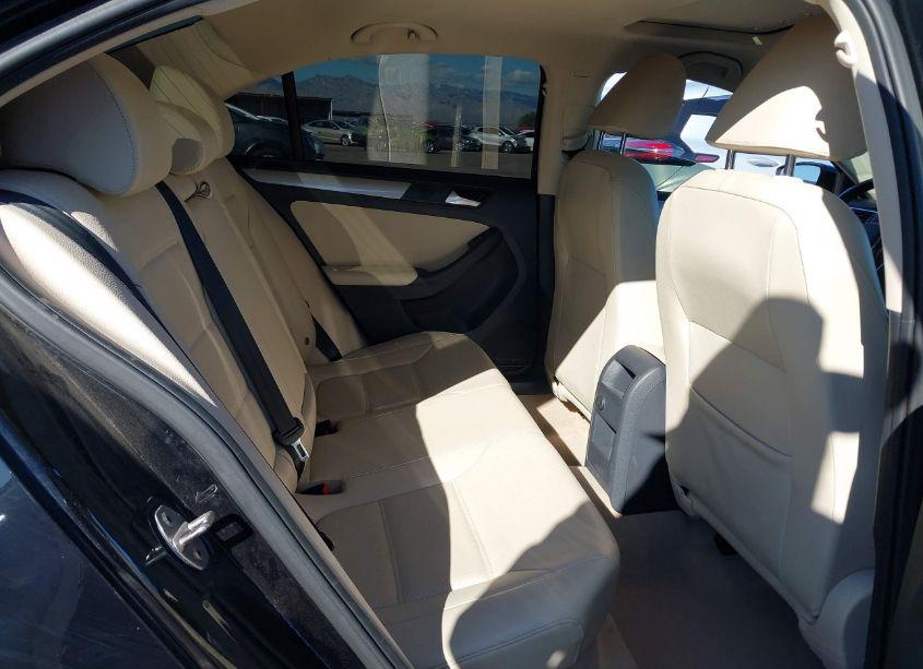 Photo 8 of 2016 Volkswagen Jetta 1.4T SE (VIN 3VWD67AJ9GM392559)