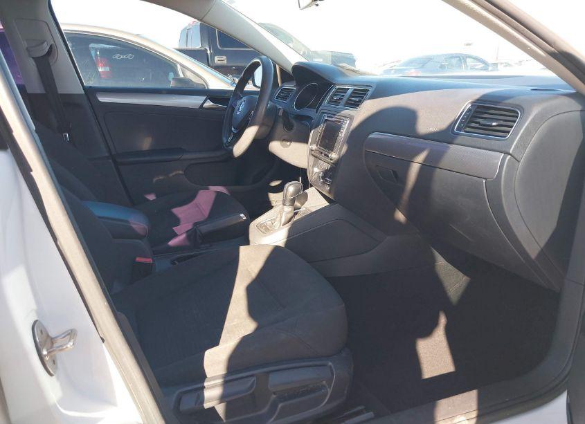 Photo 5 of 2016 Volkswagen Jetta 1.4T SE (VIN 3VWD67AJXGM253461)