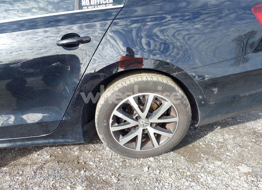 Photo 6 of 2017 Volkswagen Jetta 1.4T SE (VIN 3VWDB7AJ0HM228050)