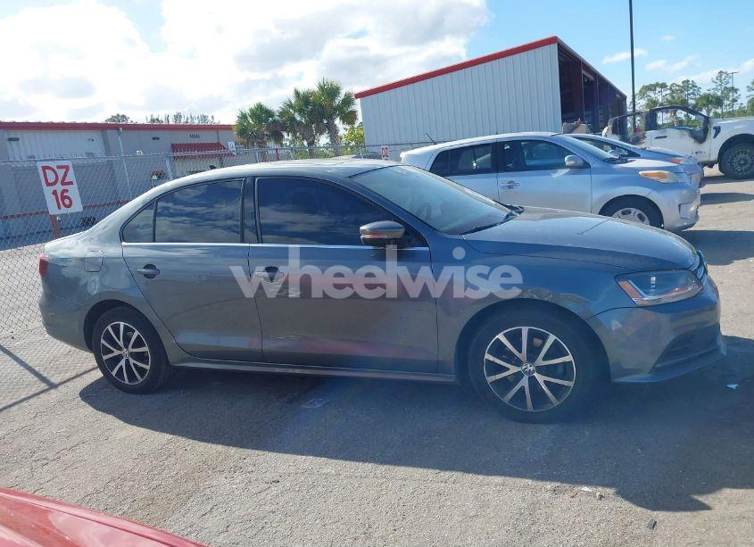 Photo 13 of 2017 Volkswagen Jetta 1.4T SE (VIN 3VWDB7AJ0HM238609)