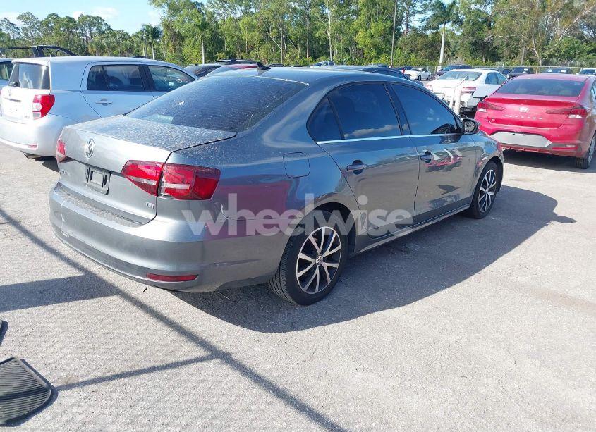 Photo 4 of 2017 Volkswagen Jetta 1.4T SE (VIN 3VWDB7AJ0HM238609)