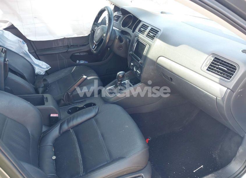 Photo 5 of 2017 Volkswagen Jetta 1.4T SE (VIN 3VWDB7AJ0HM238609)