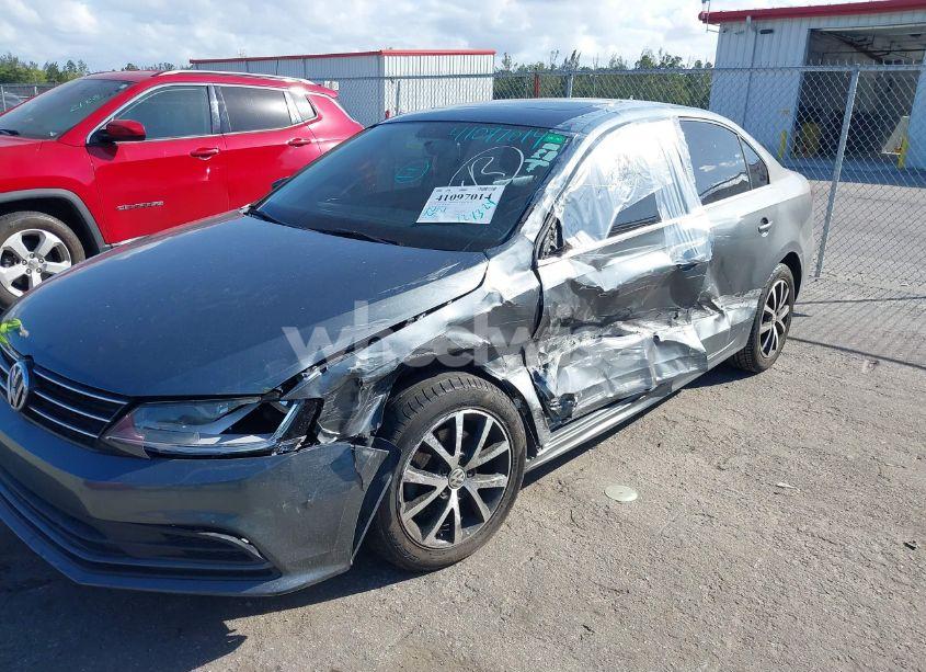 Photo 6 of 2017 Volkswagen Jetta 1.4T SE (VIN 3VWDB7AJ0HM238609)