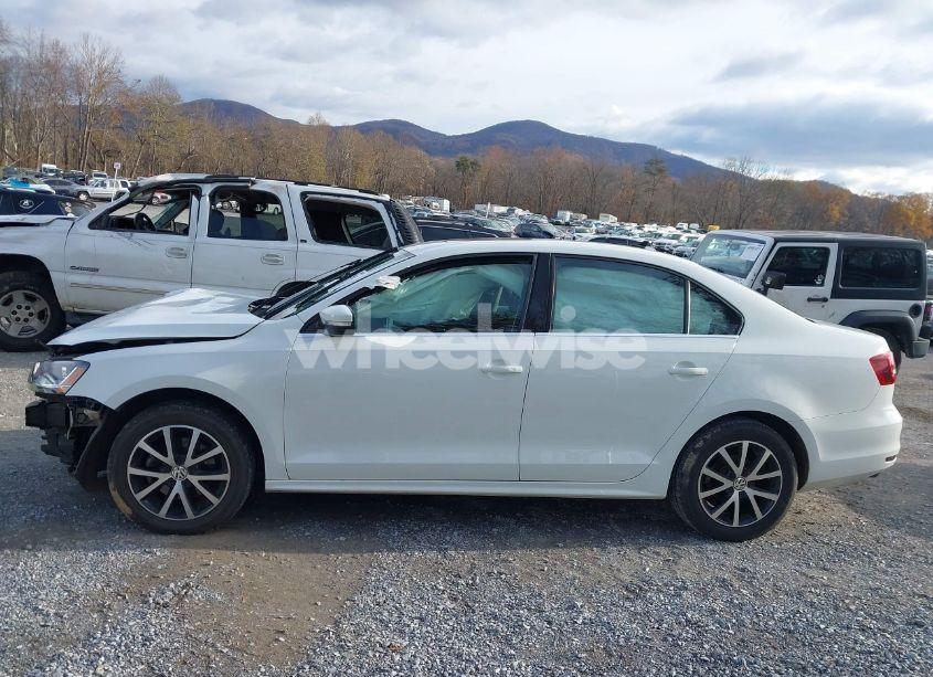 Photo 15 of 2017 Volkswagen Jetta 1.4T SE (VIN 3VWDB7AJ0HM249531)