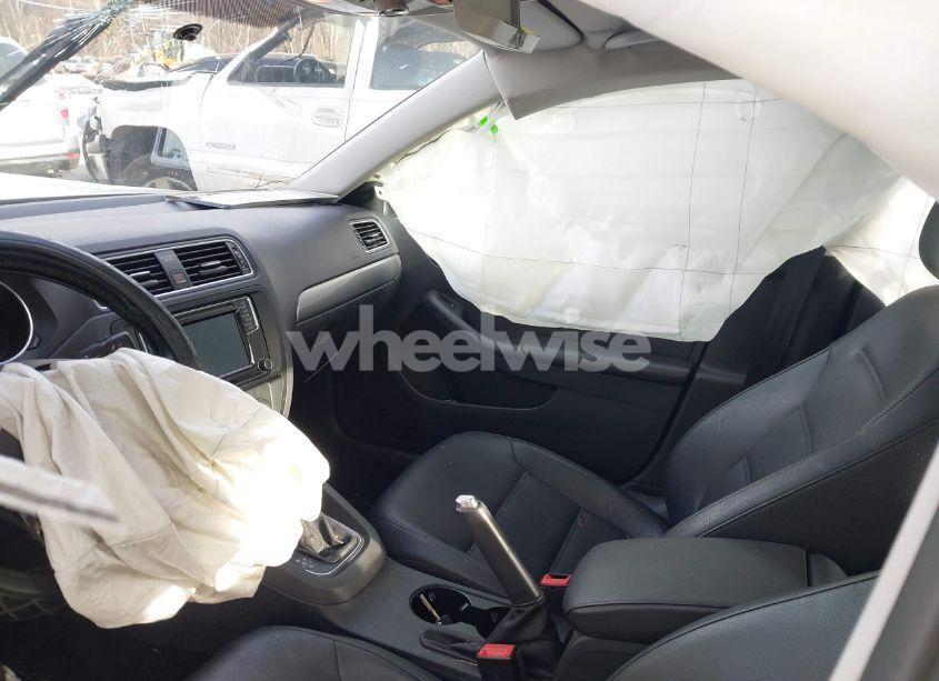 Photo 5 of 2017 Volkswagen Jetta 1.4T SE (VIN 3VWDB7AJ0HM249531)