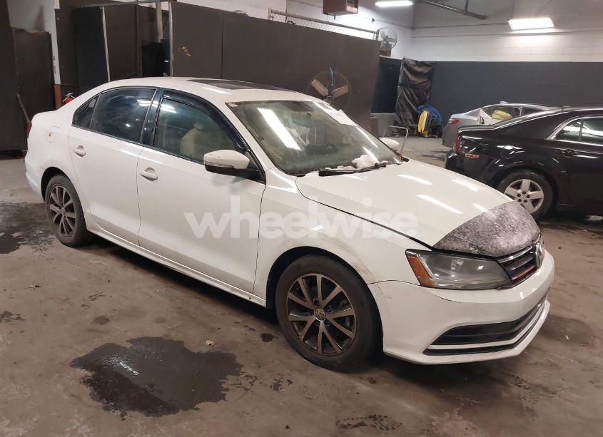 2017 Volkswagen Jetta 1.4T SE (VIN 3VWDB7AJ0HM266829) main photo