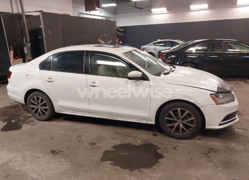 Photo 12 of 2017 Volkswagen Jetta 1.4T SE (VIN 3VWDB7AJ0HM266829)