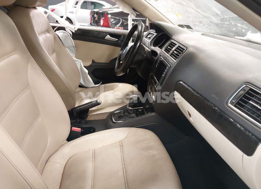 Photo 5 of 2017 Volkswagen Jetta 1.4T SE (VIN 3VWDB7AJ0HM266829)