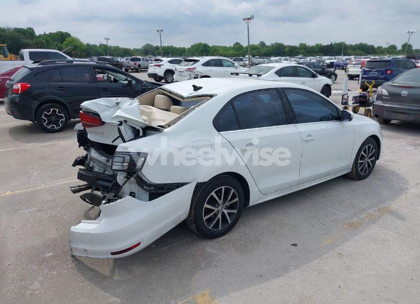 Photo 4 of 2017 Volkswagen Jetta 1.4T SE (VIN 3VWDB7AJ0HM276616)